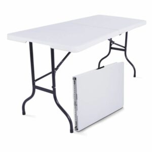 Tables rectangulaires blanches